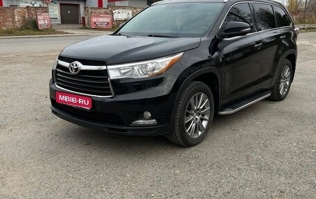 Toyota Highlander III, 2015 год, 2 530 000 рублей, 1 фотография