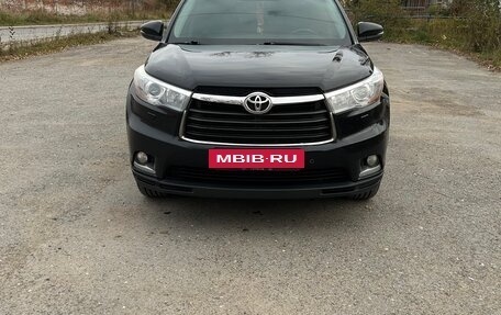 Toyota Highlander III, 2015 год, 2 530 000 рублей, 2 фотография