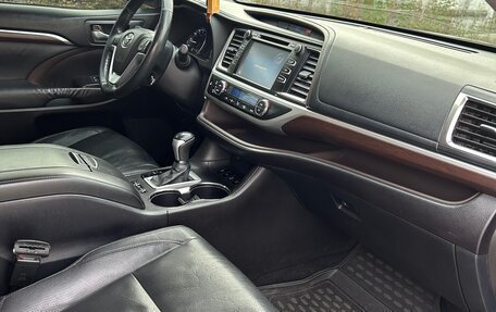 Toyota Highlander III, 2015 год, 2 530 000 рублей, 17 фотография