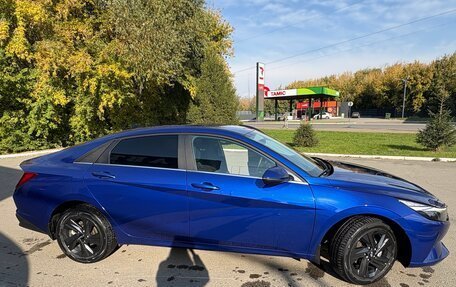Hyundai Elantra, 2021 год, 2 300 000 рублей, 2 фотография