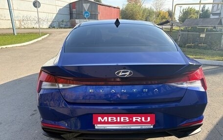 Hyundai Elantra, 2021 год, 2 300 000 рублей, 3 фотография