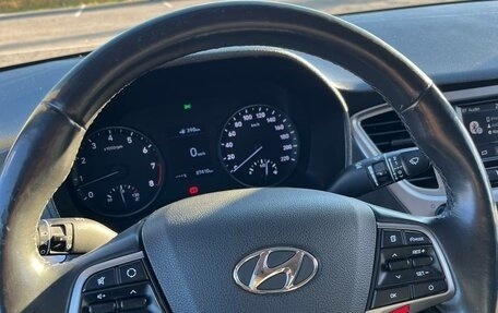 Hyundai Solaris II рестайлинг, 2019 год, 1 000 000 рублей, 3 фотография