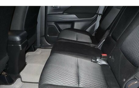 Mitsubishi Outlander III рестайлинг 3, 2014 год, 1 249 000 рублей, 7 фотография