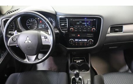 Mitsubishi Outlander III рестайлинг 3, 2014 год, 1 249 000 рублей, 9 фотография