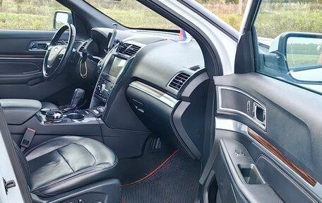 Ford Explorer VI, 2017 год, 3 300 000 рублей, 8 фотография
