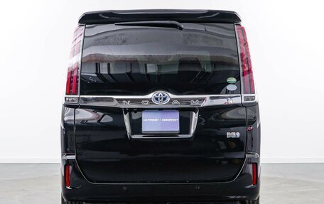 Toyota Noah III, 2019 год, 2 325 077 рублей, 4 фотография