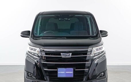 Toyota Noah III, 2019 год, 2 325 077 рублей, 3 фотография