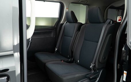 Toyota Noah III, 2019 год, 2 325 077 рублей, 8 фотография