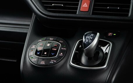 Toyota Noah III, 2019 год, 2 325 077 рублей, 18 фотография