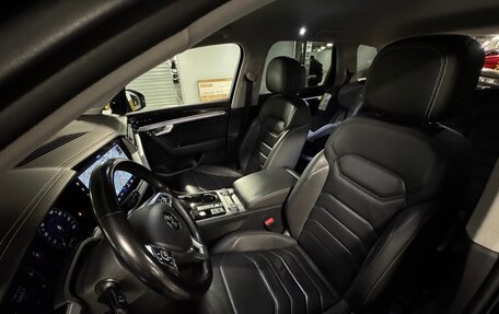 Volkswagen Touareg III, 2018 год, 6 000 000 рублей, 10 фотография