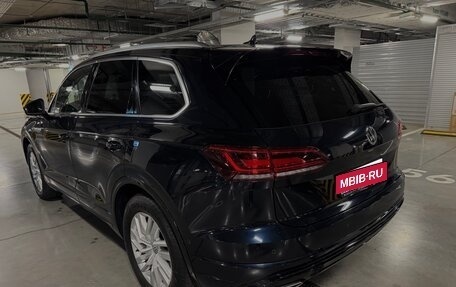 Volkswagen Touareg III, 2018 год, 6 000 000 рублей, 4 фотография