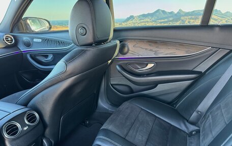 Mercedes-Benz E-Класс, 2019 год, 2 750 000 рублей, 14 фотография