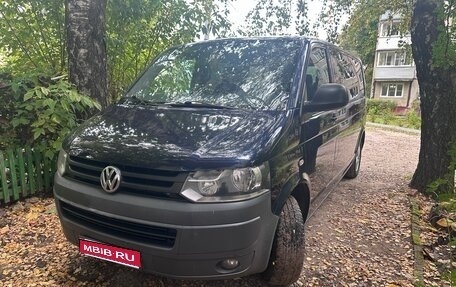 Volkswagen Caravelle T5, 2013 год, 2 500 000 рублей, 1 фотография