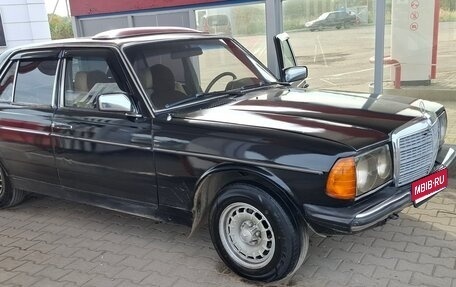 Mercedes-Benz W123, 1982 год, 250 000 рублей, 1 фотография
