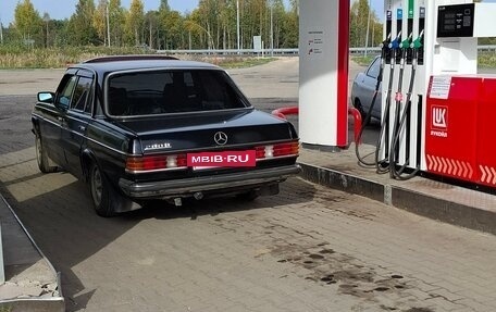 Mercedes-Benz W123, 1982 год, 250 000 рублей, 2 фотография