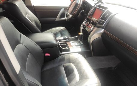 Toyota Land Cruiser 200, 2013 год, 4 900 000 рублей, 7 фотография