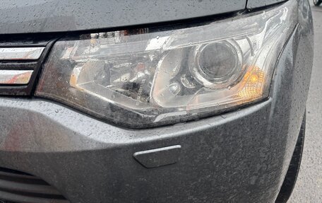 Mitsubishi Outlander III рестайлинг 3, 2013 год, 1 810 000 рублей, 2 фотография