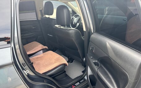 Mitsubishi Outlander III рестайлинг 3, 2013 год, 1 810 000 рублей, 10 фотография