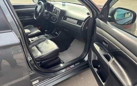 Mitsubishi Outlander III рестайлинг 3, 2013 год, 1 810 000 рублей, 11 фотография