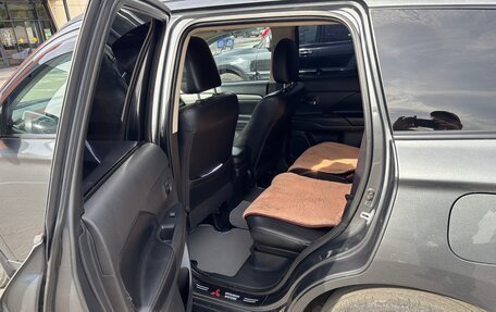 Mitsubishi Outlander III рестайлинг 3, 2013 год, 1 810 000 рублей, 13 фотография