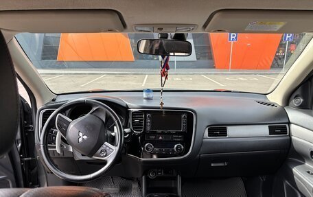 Mitsubishi Outlander III рестайлинг 3, 2013 год, 1 810 000 рублей, 17 фотография