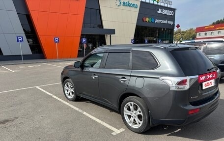 Mitsubishi Outlander III рестайлинг 3, 2013 год, 1 810 000 рублей, 14 фотография