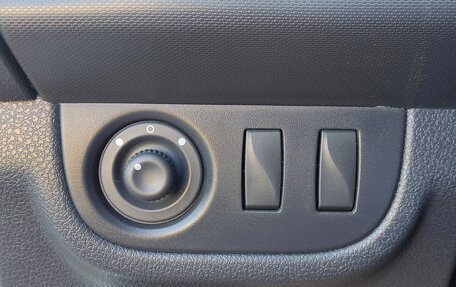 Renault Logan II, 2019 год, 799 000 рублей, 10 фотография