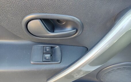 Renault Logan II, 2019 год, 799 000 рублей, 14 фотография