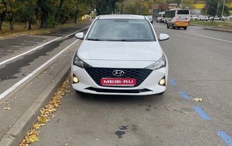 Hyundai Solaris II рестайлинг, 2021 год, 1 360 000 рублей, 1 фотография