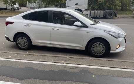 Hyundai Solaris II рестайлинг, 2021 год, 1 360 000 рублей, 5 фотография