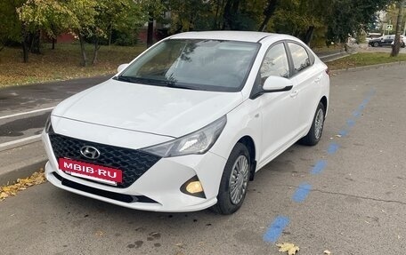 Hyundai Solaris II рестайлинг, 2021 год, 1 360 000 рублей, 2 фотография