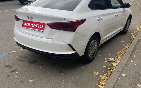 Hyundai Solaris II рестайлинг, 2021 год, 1 360 000 рублей, 4 фотография