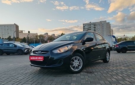 Hyundai Solaris II рестайлинг, 2014 год, 880 000 рублей, 3 фотография