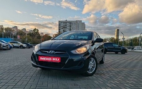 Hyundai Solaris II рестайлинг, 2014 год, 880 000 рублей, 2 фотография