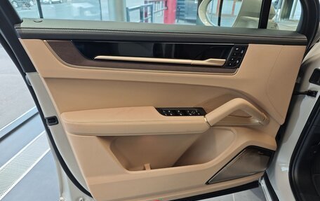 Porsche Cayenne III, 2025 год, 22 990 000 рублей, 16 фотография