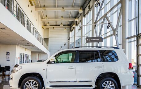 Toyota Land Cruiser 200, 2010 год, 3 289 000 рублей, 4 фотография