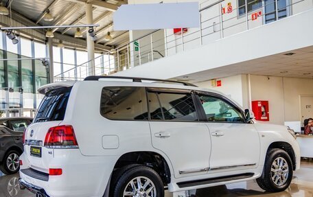Toyota Land Cruiser 200, 2010 год, 3 289 000 рублей, 7 фотография