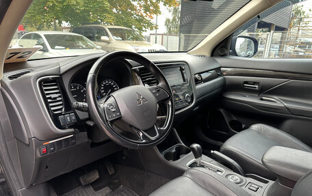 Mitsubishi Outlander III рестайлинг 3, 2016 год, 1 949 000 рублей, 7 фотография