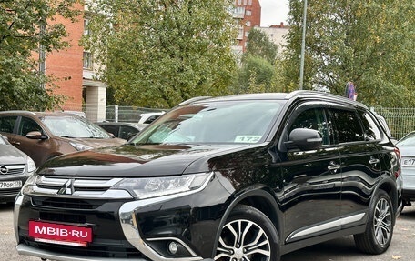 Mitsubishi Outlander III рестайлинг 3, 2016 год, 1 949 000 рублей, 3 фотография