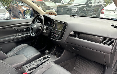 Mitsubishi Outlander III рестайлинг 3, 2016 год, 1 949 000 рублей, 9 фотография