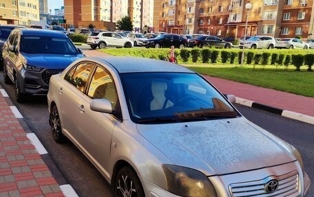 Toyota Avensis III рестайлинг, 2004 год, 550 000 рублей, 2 фотография