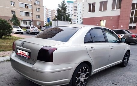 Toyota Avensis III рестайлинг, 2004 год, 550 000 рублей, 4 фотография