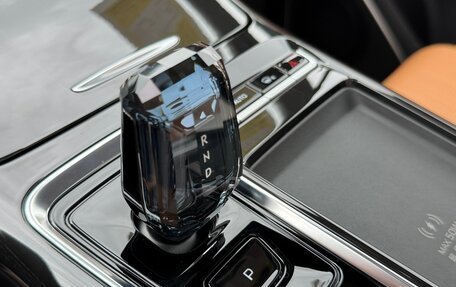 Geely Atlas, 2025 год, 3 200 000 рублей, 10 фотография