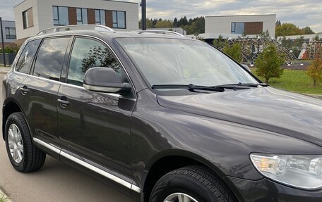 Volkswagen Touareg III, 2009 год, 1 690 000 рублей, 2 фотография
