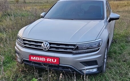 Volkswagen Tiguan II, 2016 год, 1 900 000 рублей, 2 фотография