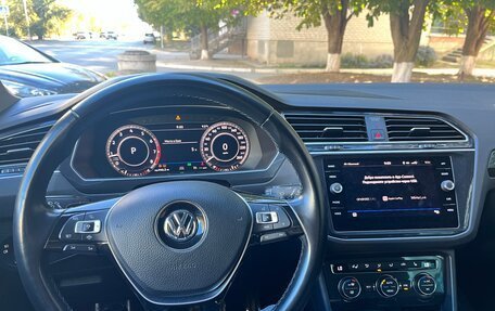 Volkswagen Tiguan II, 2018 год, 2 400 000 рублей, 2 фотография
