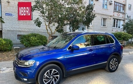 Volkswagen Tiguan II, 2018 год, 2 400 000 рублей, 4 фотография