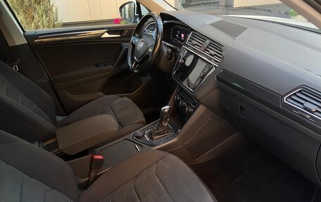 Volkswagen Tiguan II, 2020 год, 2 900 000 рублей, 17 фотография