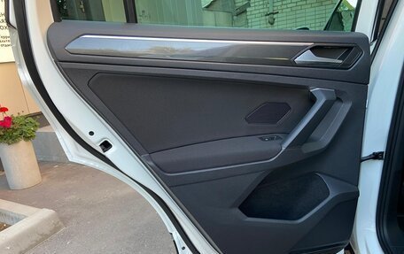 Volkswagen Tiguan II, 2020 год, 2 900 000 рублей, 24 фотография