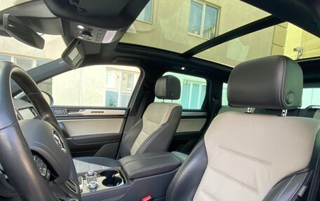 Volkswagen Touareg III, 2017 год, 4 230 000 рублей, 6 фотография